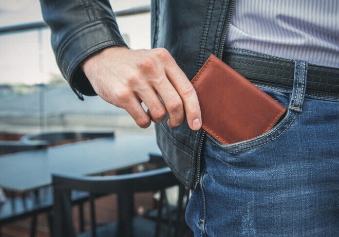 マナー？それとも下心？男性の「年収別」女性にご馳走する本当の理由