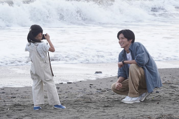 泉谷星奈、目黒蓮「海のはじまり」第4話より(C)フジテレビ