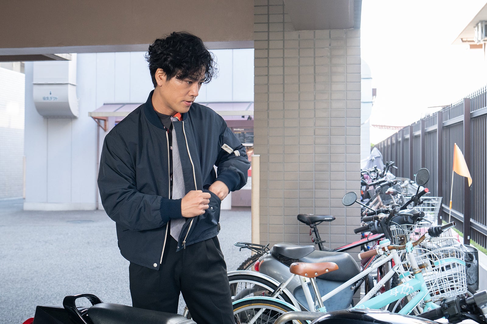 桐谷健太「ケイジとケンジ、時々ハンジ。」第2話より（C）テレビ朝日