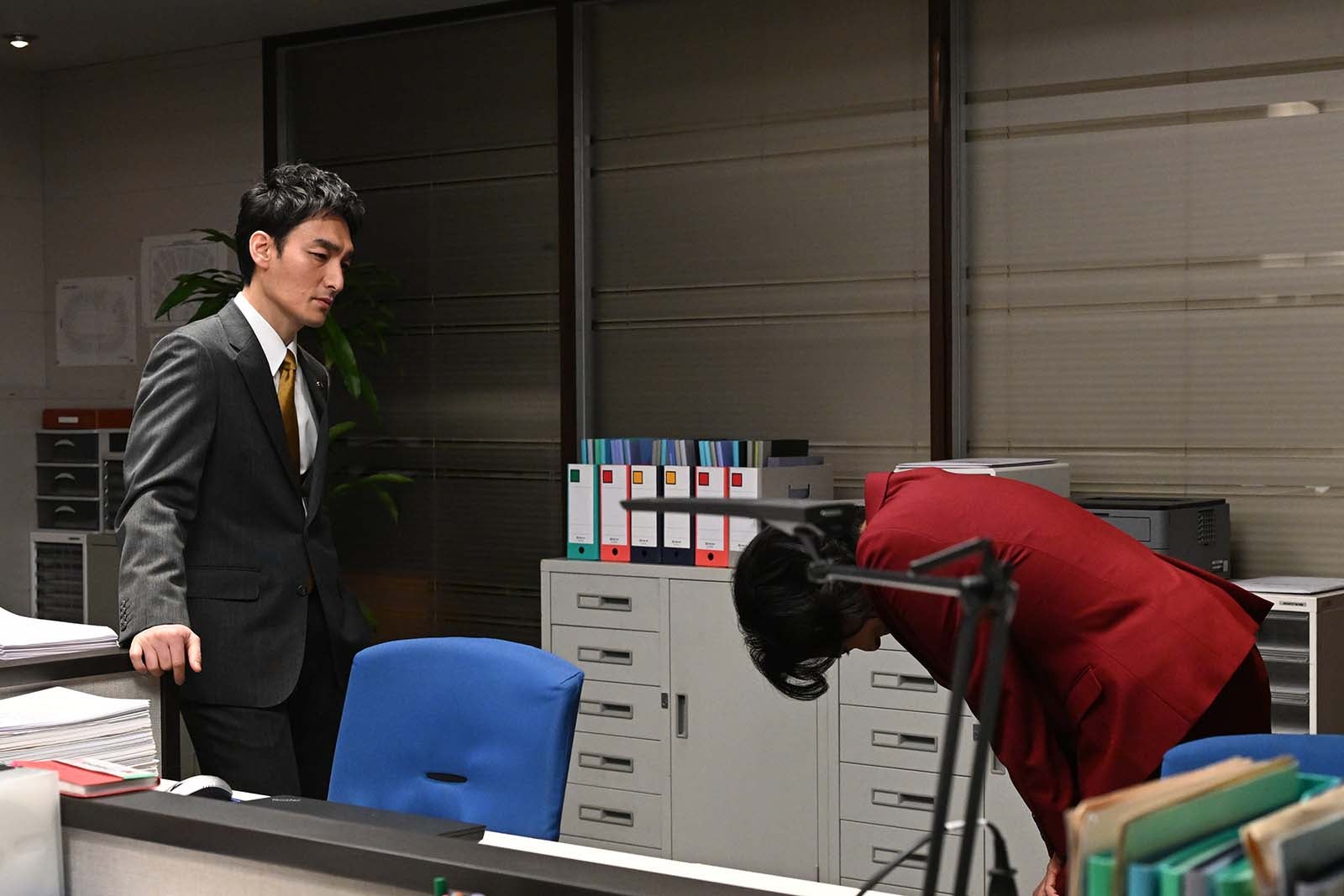 草なぎ剛、片平なぎさ 「罠の戦争」第7話より（C）カンテレ