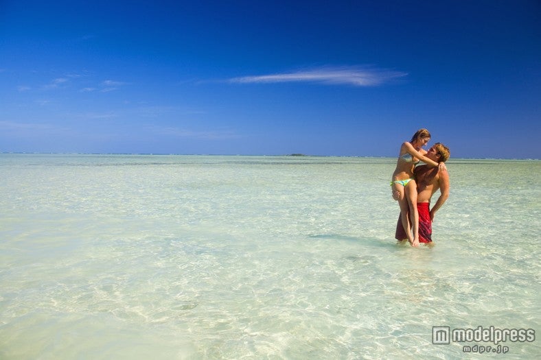 ハワイの海に浮かび上がる、幻の「サンドバー」とは？／写真提供：Getty Images