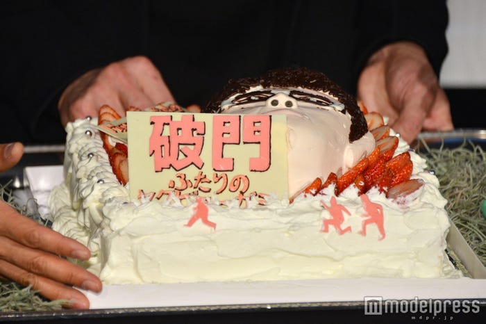 佐々木蔵之介に贈られた映画「破門 ふたりのヤクビョーガミ」ケーキ(C)モデルプレス