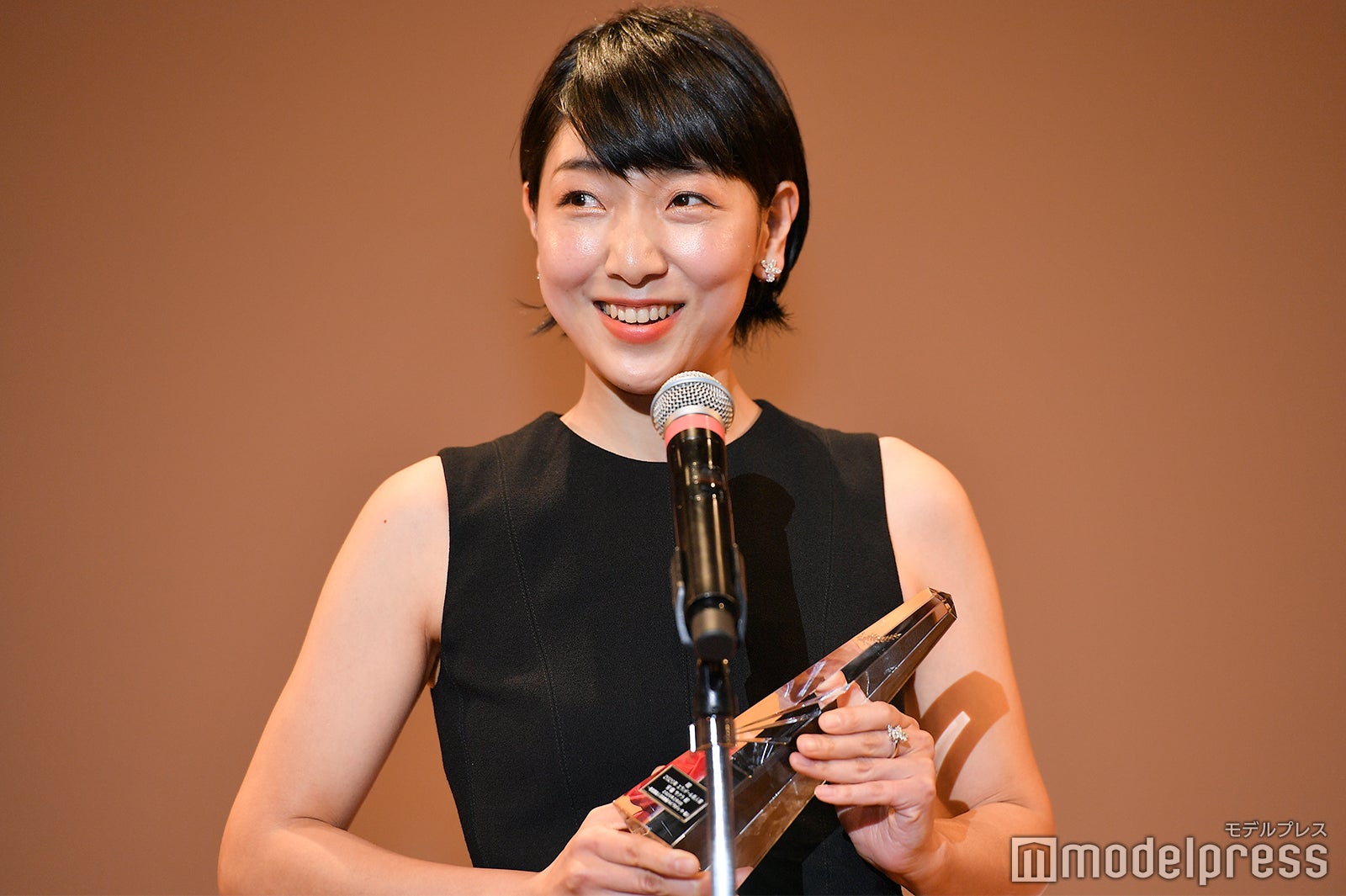 安藤サクラ まんぷく に登場の 似顔絵 夫 柄本佑作だった 素敵な夫婦すぎ と反響 モデルプレス 安藤サクラ まんぷく に登場の 似顔絵 夫 柄本佑作だった 素敵な夫婦すぎ と反響 モデルプレス
