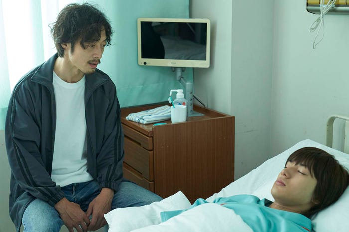 和田聰宏、荒木飛羽「少年のアビス」第7話より(C)峰浪りょう・集英社/「少年のアビス」製作委員会・MBS