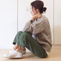 《カーキパンツ》のおしゃれで今っぽい着こなし12選