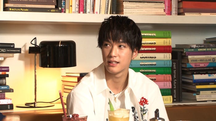 THE RAMPAGEチャンネル「藤原樹がEvery Little Thing伊藤一朗と渋谷をぶらり『いっくん散歩』」より(画像提供:LDH)