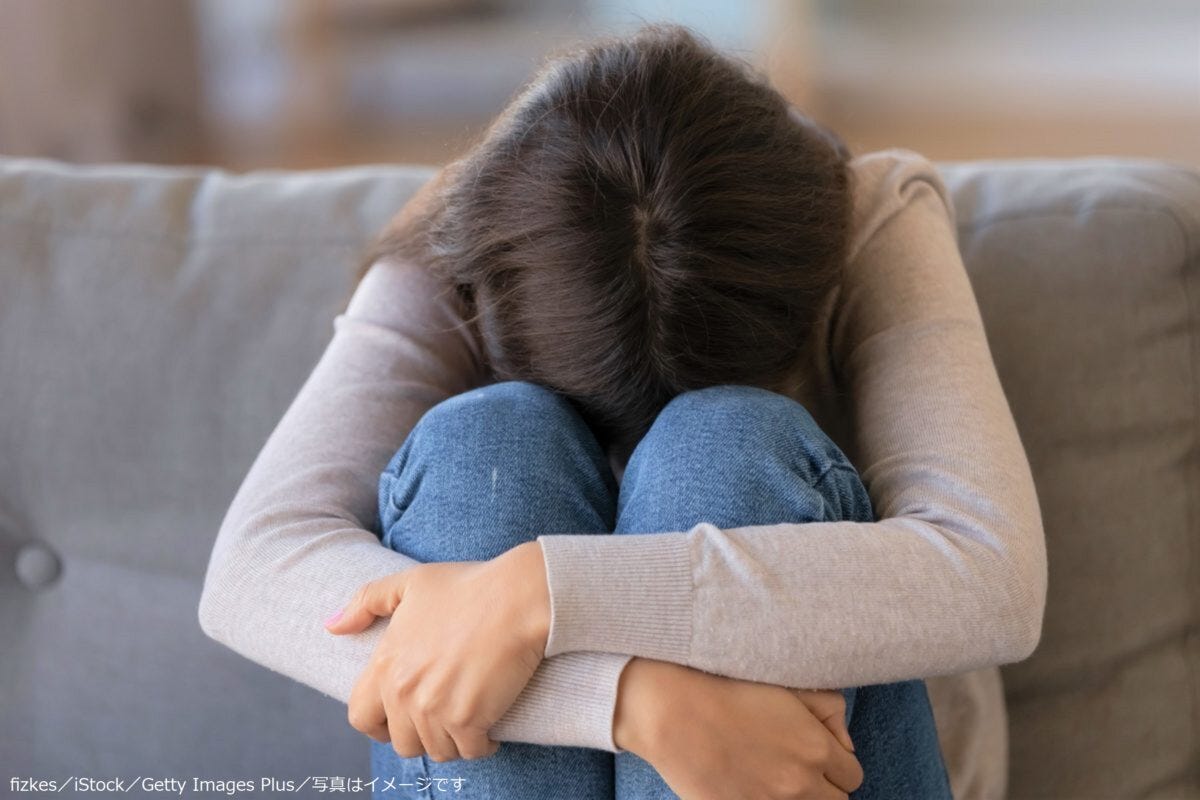 落ち込む女性