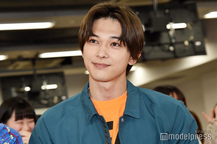 吉沢亮 ファーストキスの相手は男性 トイレの個室で モデルプレス 吉沢亮 ファーストキスの相手は男性 トイレの個室で モデルプレス