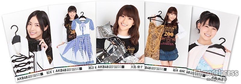 全152種類もの中から5枚がランダム封入される生写真