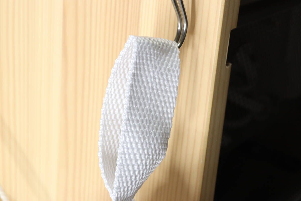 ダイソー 洗えるふとん用洗濯ネット(細目、円柱型) ダイソーの洗えるふとん用洗濯ネット(細目、円柱型)の掛け紐