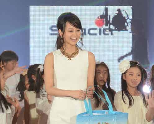 <速報>堀北真希、白ワンピでランウェイに初降臨 可愛さに観客釘付け