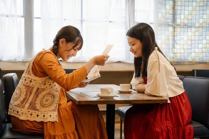 北村優衣、藤間爽子「つづ井さん」第9話(C)つづ井/文藝春秋/「つづ井さん」製作委員会