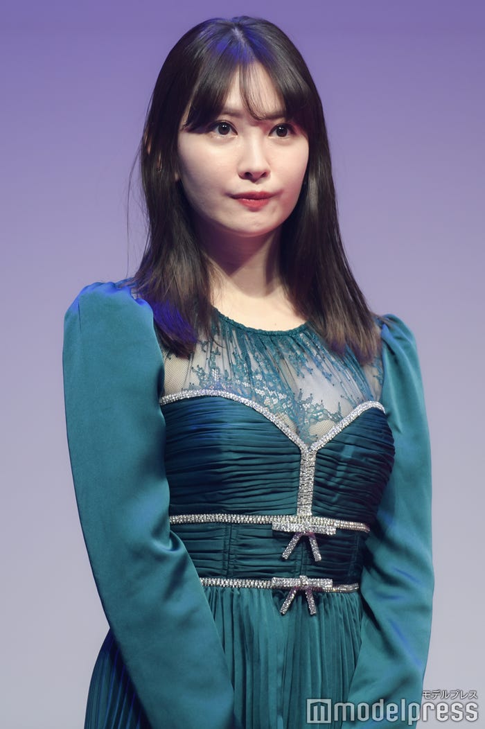 プレゼンターを務めた小嶋陽菜(C)モデルプレス