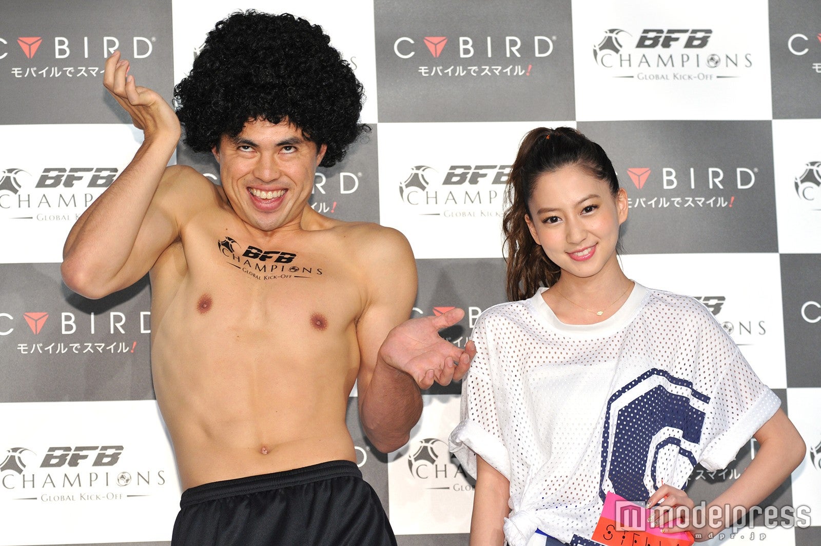 小島よしお、河北麻友子（C）モデルプレス