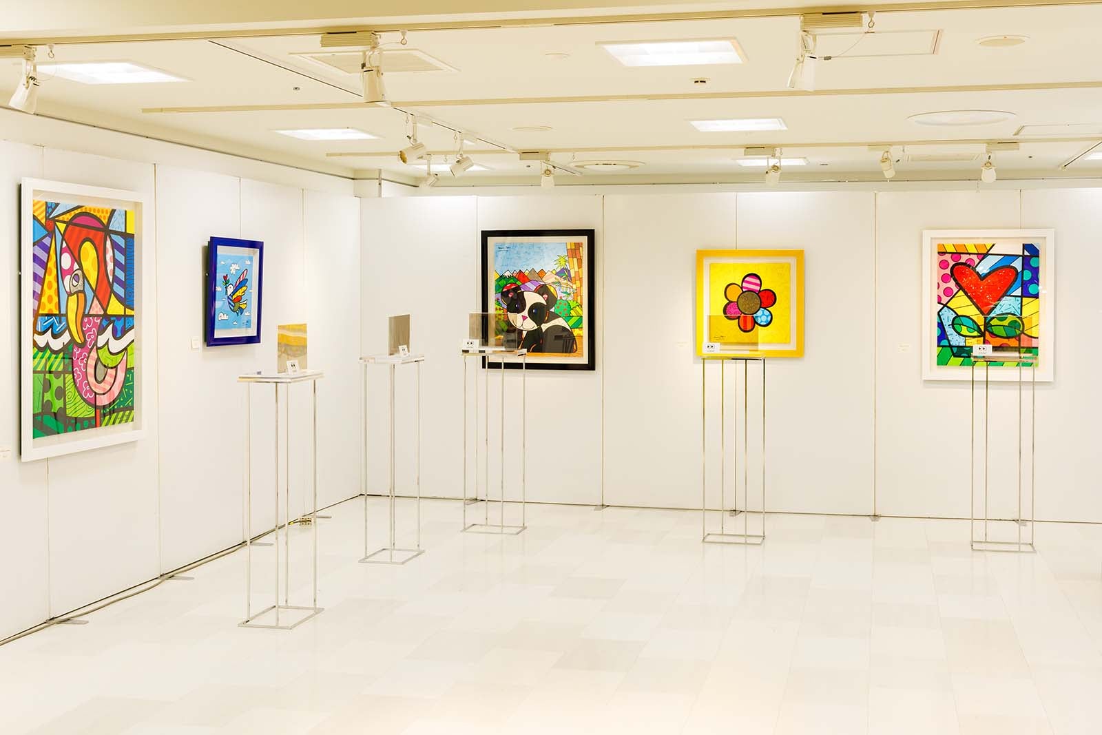 「Be happy！ロメロ ブリット来日展」の様子（提供写真）