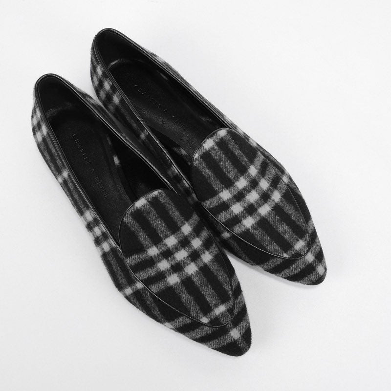 テクスチャードスリッポンフラット「CHARLES & KEITH」7,020円（税込）／画像提供：CHARLES & KEITH