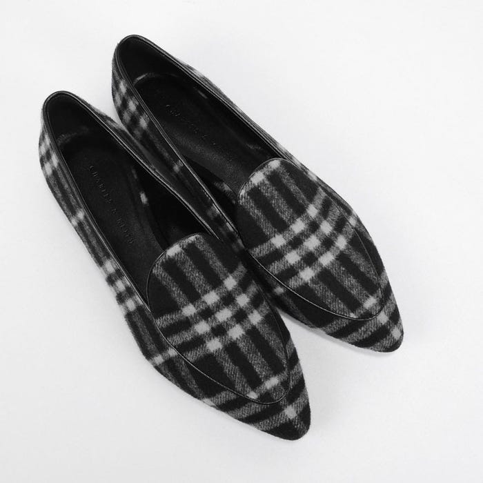 テクスチャードスリッポンフラット「CHARLES & KEITH」7,020円(税込)/画像提供:CHARLES & KEITH