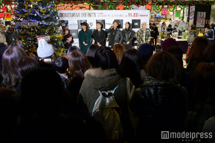 DOBERMAN INFINITY(左から:P-CHO、GS、KAZUKI、SWAY、KUBO-C)/(C)モデルプレス