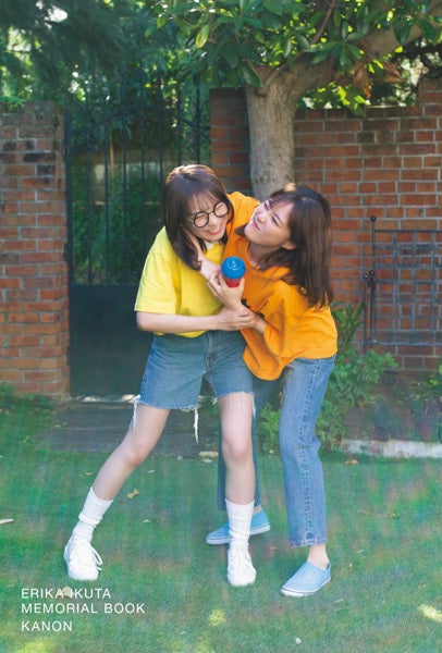 秋元真夏、生田絵梨花／SHOWROOM限定ポストカード2枚（提供写真）