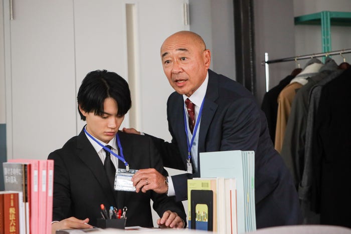 佐野勇斗、高橋克実「おコメの女-国税局資料調査課・雑国室-」第1話(C)テレビ朝日