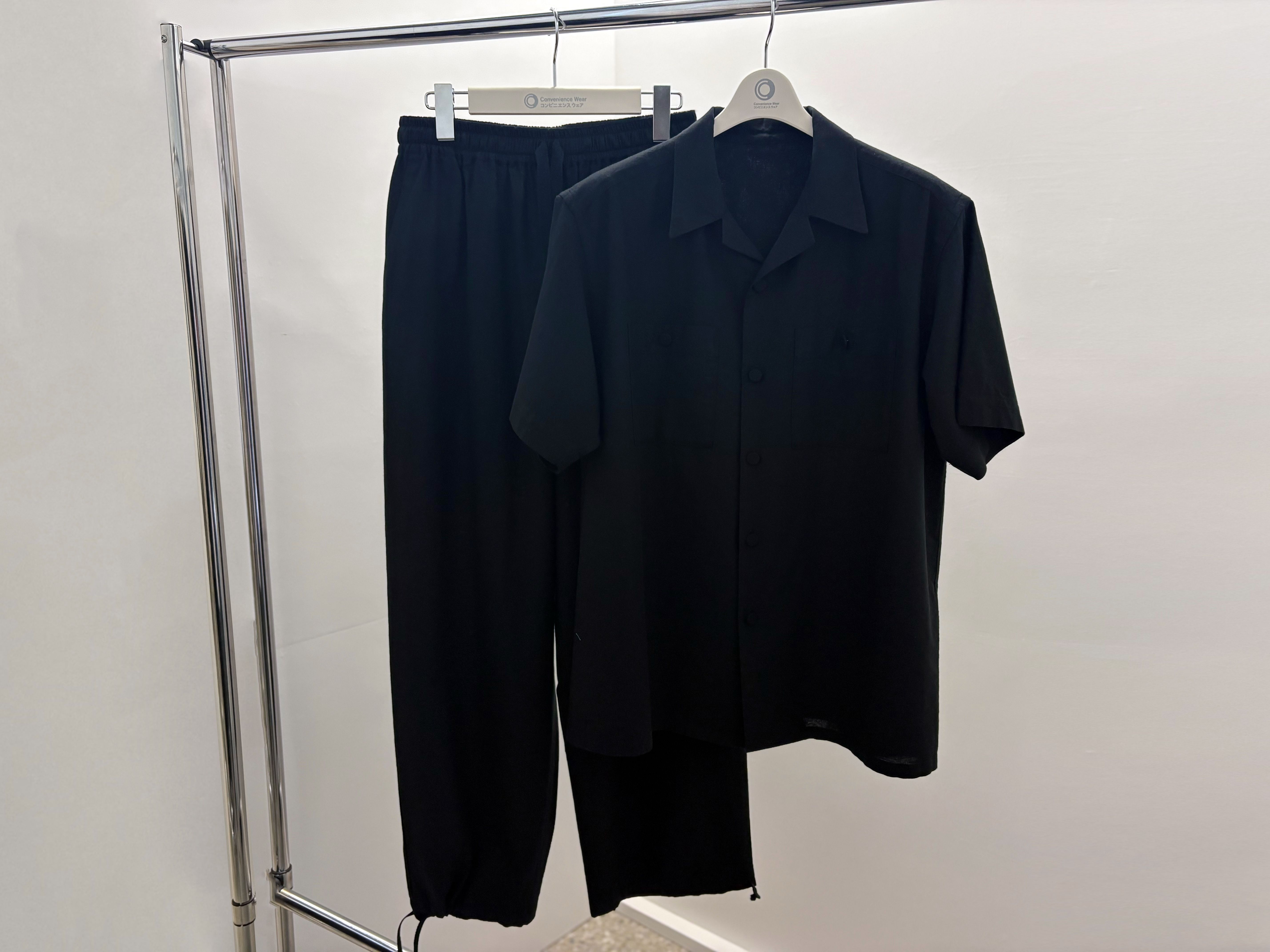 ファミマ「コンビニエンスウェア」2026春夏が公開。綿麻セットアップから腕時計、『どう森』コラボまで──GQエディターのベストバイ