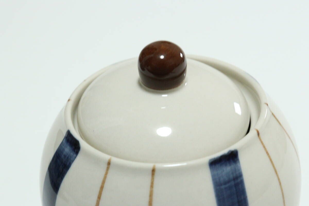 ダイソー 薬味入れ(丸) ダイソーのフタが閉まる薬味入れ(丸)