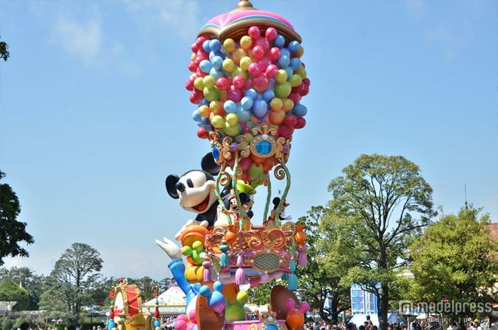 新しい昼のパレード「ハピネス・イズ・ヒア」