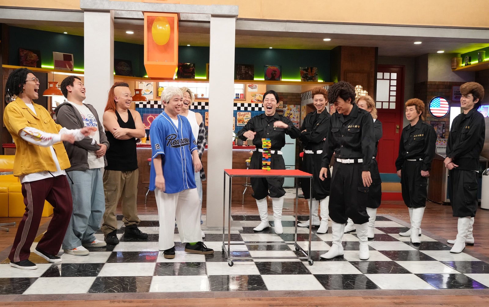 （左から）菊田竜大、岡部大、松尾駿、せいや、長田庄平、中田敦彦、金田哲、村上健志、川島ofレジェンド、亘健太郎、林万介 （C）フジテレビ