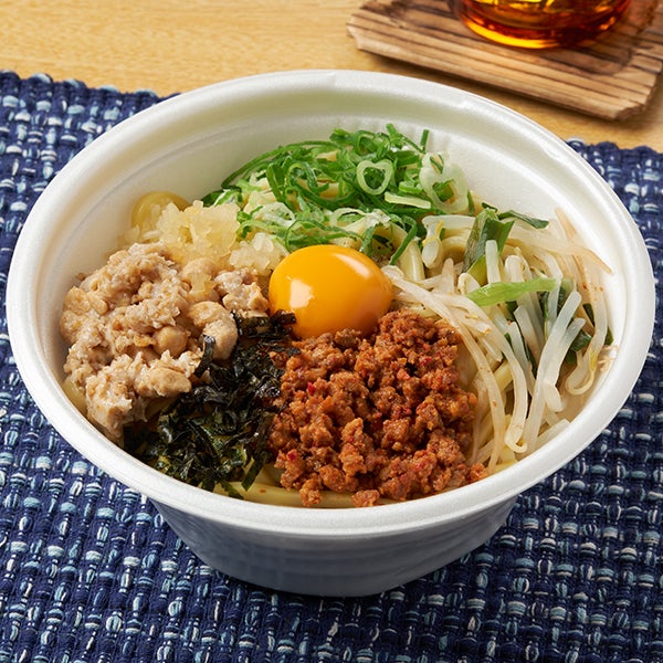 麺屋こころ監修　背脂ニンニクマシマシ！月見台湾風まぜそば（税込698円）（提供写真）