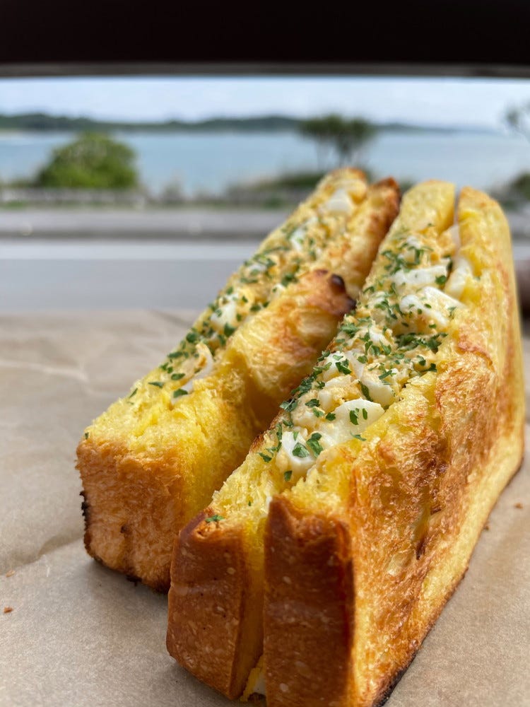 沖縄「ゴールドコーストたまごや」新鮮卵サンドが名物の穴場海カフェ