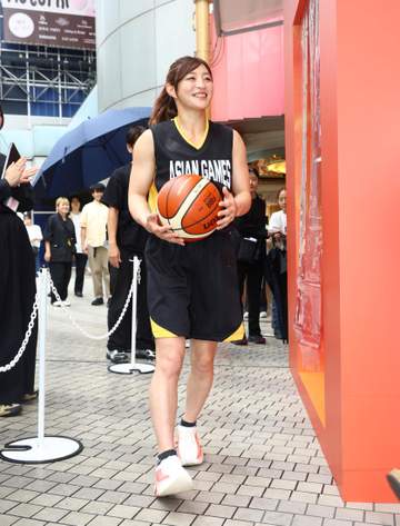 「まだ現役で戦えそう」柔道パリ金の角田夏実さんがバスケユニ姿 上腕の筋肉健在「腕が出るのでパワーアップしてから来ました（笑）」