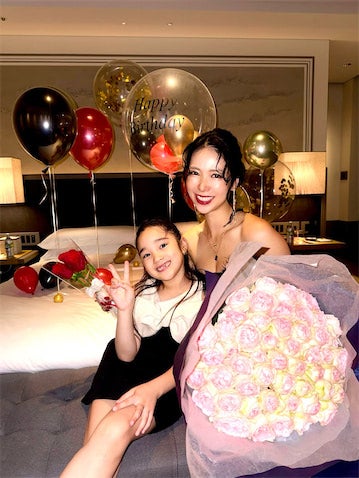 草刈正雄の長女・紅蘭、華やかすぎる37歳バースデーショット公開「たくさんの幸せをありがとー！」 