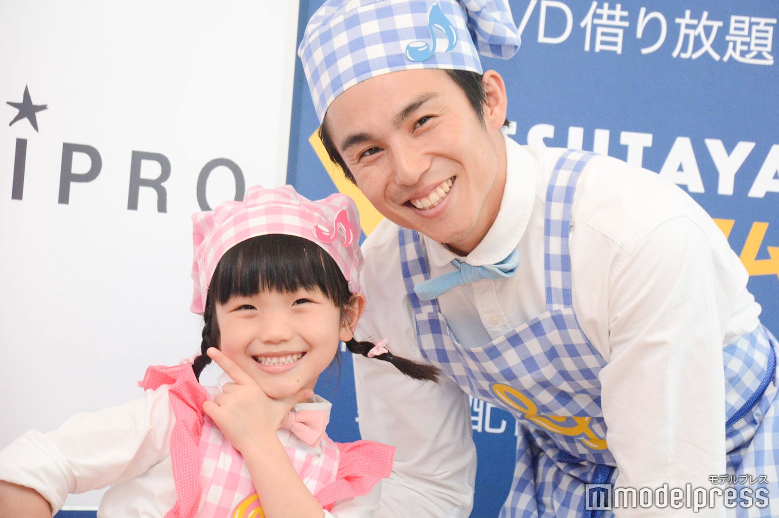 山崎莉里那、中尾明慶 （C）モデルプレス