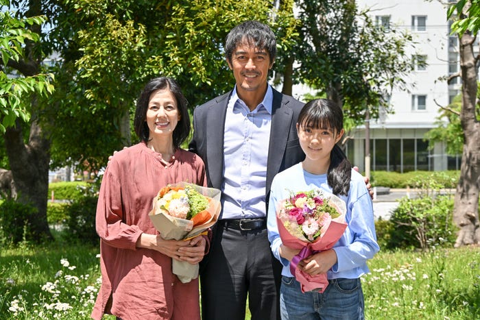 相築あきこ、阿部寛、堀越麗禾(C)TBS