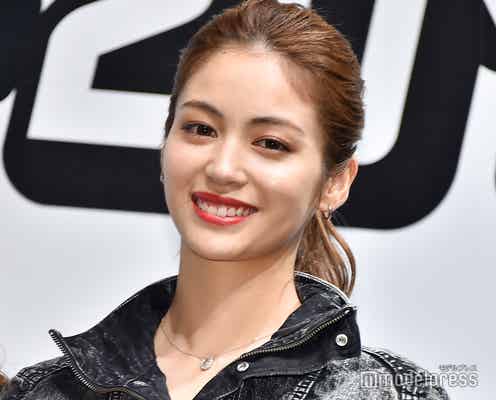 E-girls、グループでベストジーニスト受賞 楓が私服ジーンズで登壇<ベストジーニスト2019>