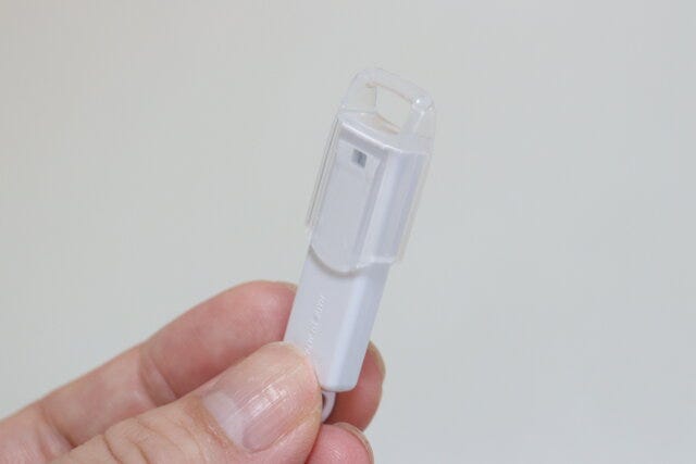 セリア　衛生的に携帯できるキャップ付ミニホイッスル　キャップ