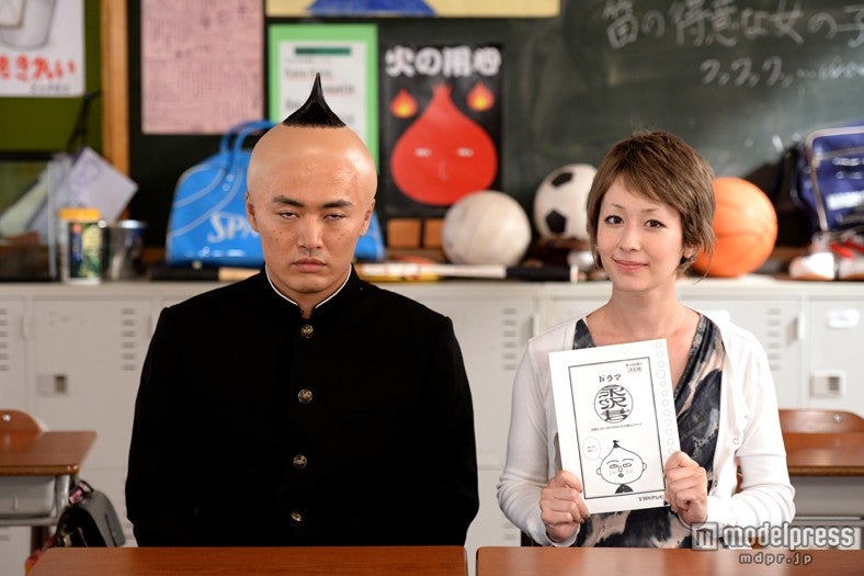 TBS系ドラマ「永沢君」で脚本家デビューする木村カエラ（右）と主演の劇団ひとり（左）