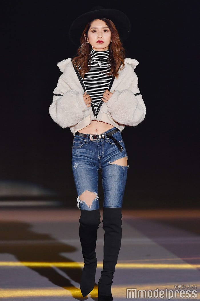 小室安未 (C)モデルプレス