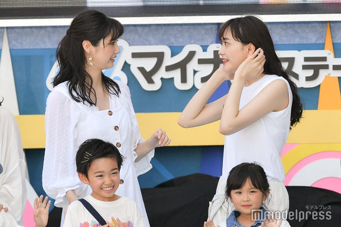 新川優愛、松井愛莉 (C)モデルプレス