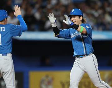 新庄監督の執念采配がズバリ！十回無死満塁をしのぐ 直後に水野が勝ち越し弾