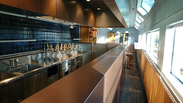 4号車カフェテリア／JR東日本提供