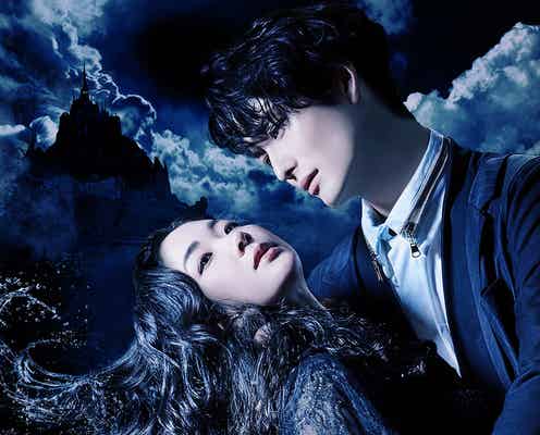 岡田将生、舞台「ハムレット」恋人役・黒木華を抱く 幻想的な世界観に