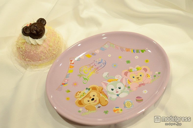 ストロベリームースケーキ、スーベニアプレート付き￥820