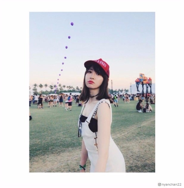 小嶋陽菜のマシュマロボディー輝くフェスファッションを真似したい！“コーチェラ”満喫ショットに「かわいい！！」「色っぽい」の声