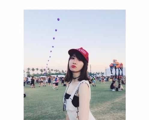 小嶋陽菜のマシュマロボディー輝くフェスファッションを真似したい!“コーチェラ”満喫ショットに「かわいい!!」「色っぽい」の声