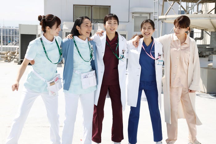 奥山かずさ、西尾まり、木南晴夏、恒松祐里、トリンドル玲奈(C)テレビ朝日