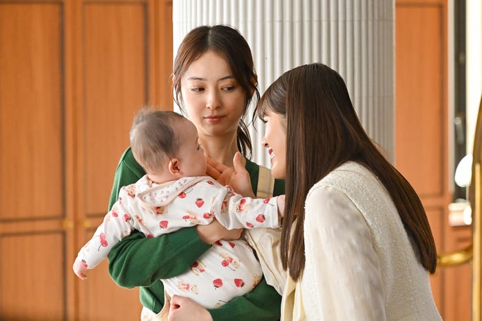 佐々木希、渋谷凪咲「地獄の果てまで連れていく」第1話より(C)TBS