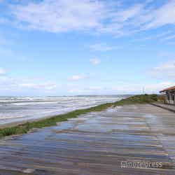 「千里浜なぎさドライブウェイ」の終着点にある「能登千里浜レストハウス」(C)モデルプレス