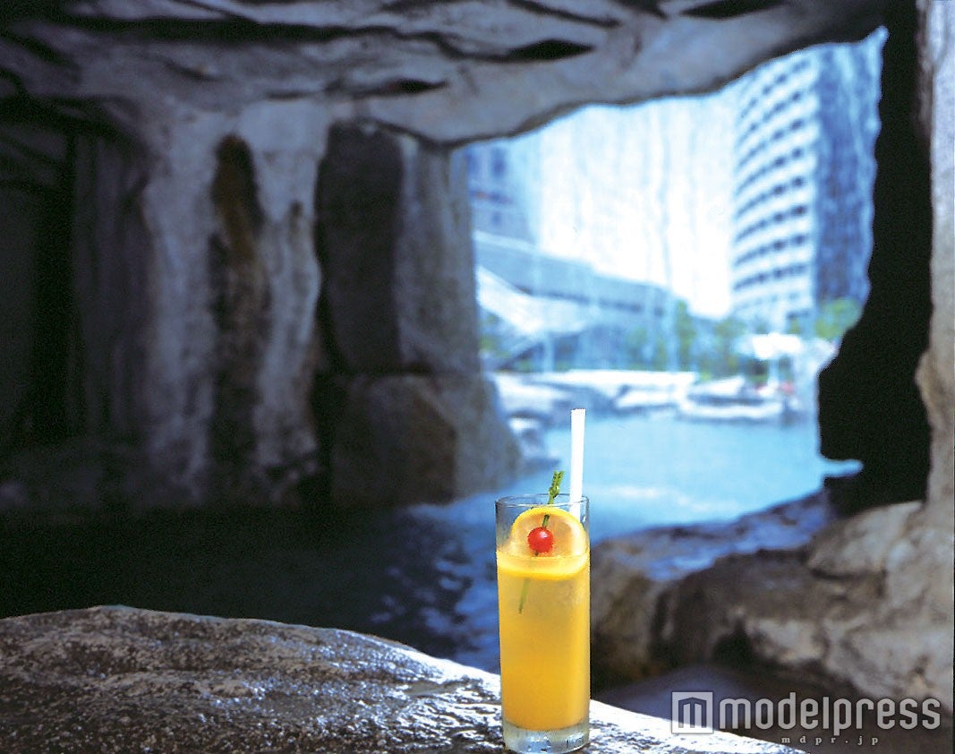 グロットバーのカクテル／画像提供：シェラトン・グランデ・トーキョーベイ・ホテル