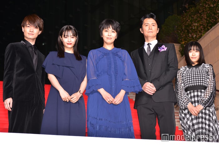 （左から）神木隆之介、広瀬すず、松たか子、福山雅治、森七菜（C）モデルプレス